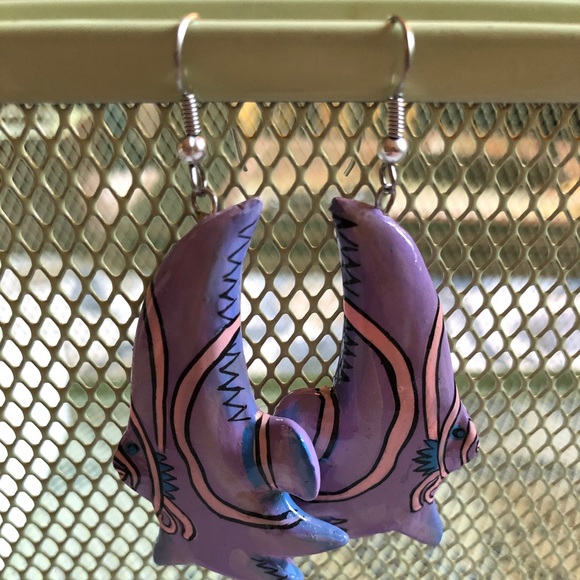 Funky fish lightweight dangle earrings purple - Picture 5 of 7
